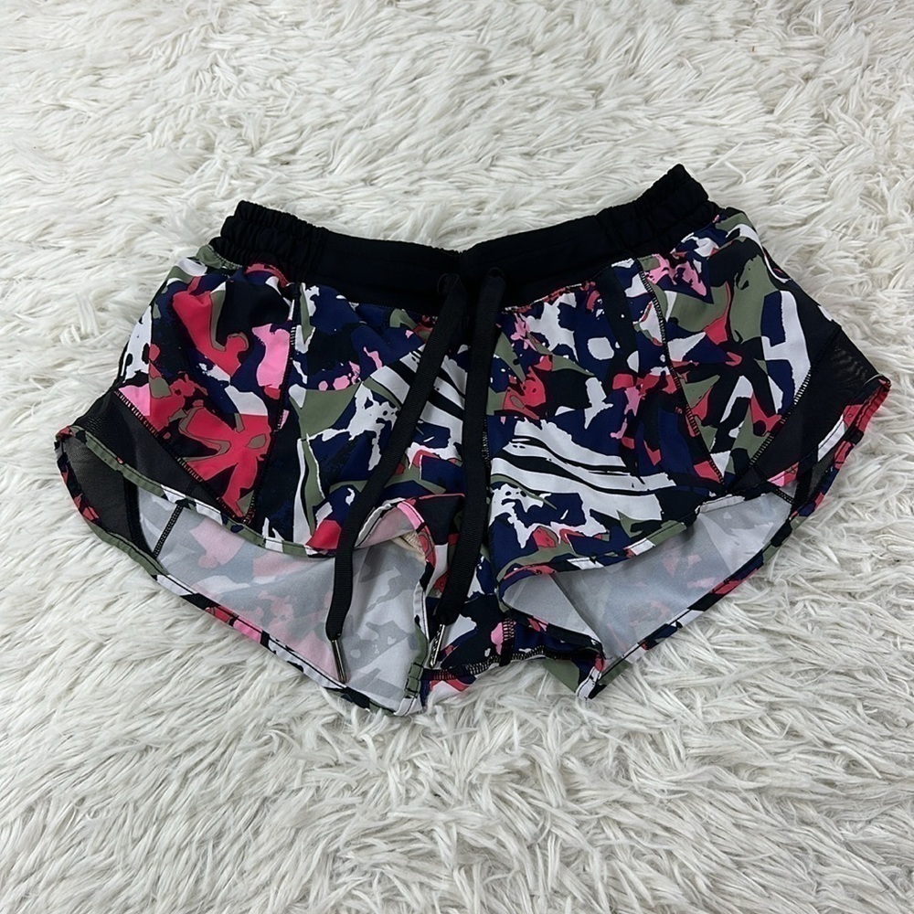 Lululemon Hotty Hot Short Pop Cut Boom Juice Multi / Black